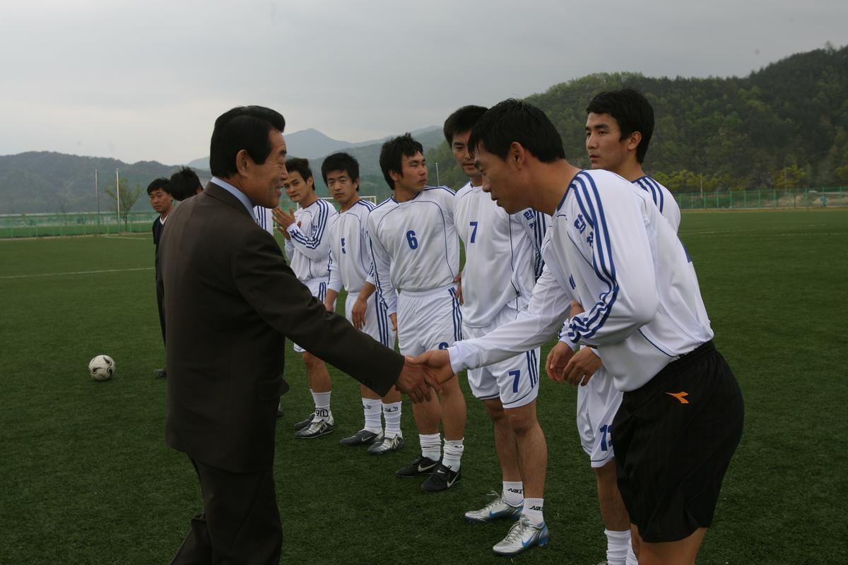 2007군수 체육관 방문