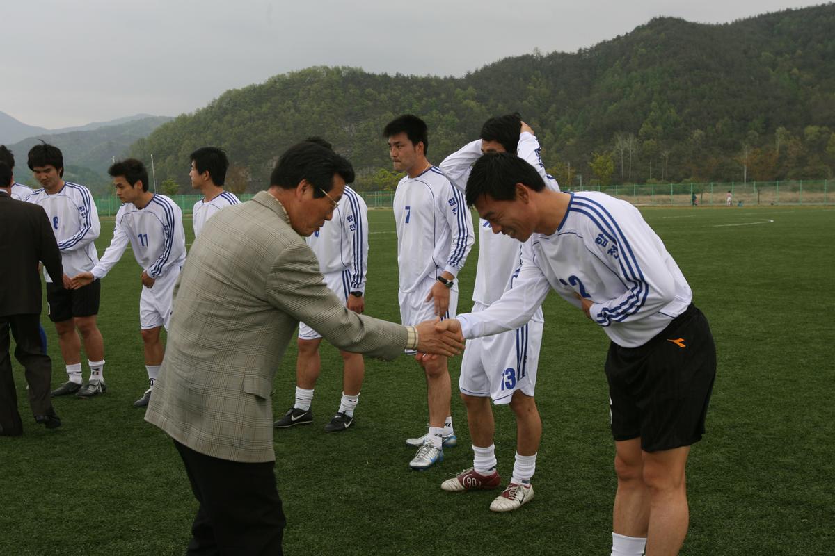 2007군수 체육관 방문