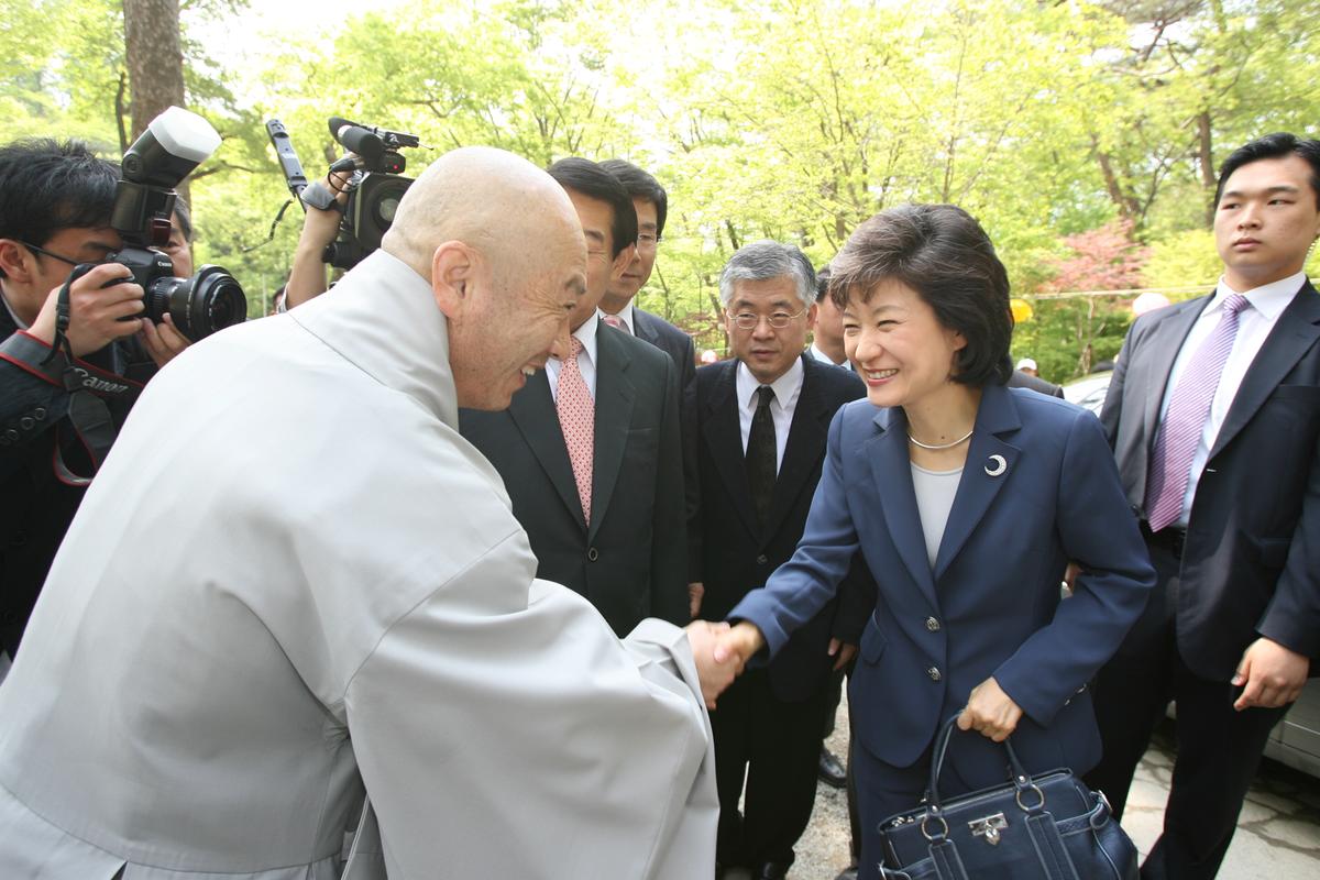 2007년 박근헤 팔만대장경 방문