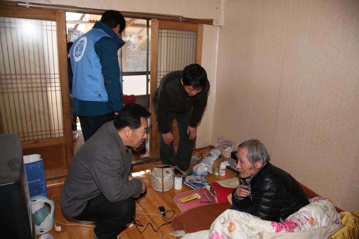 관내 독거노인 위로 방문