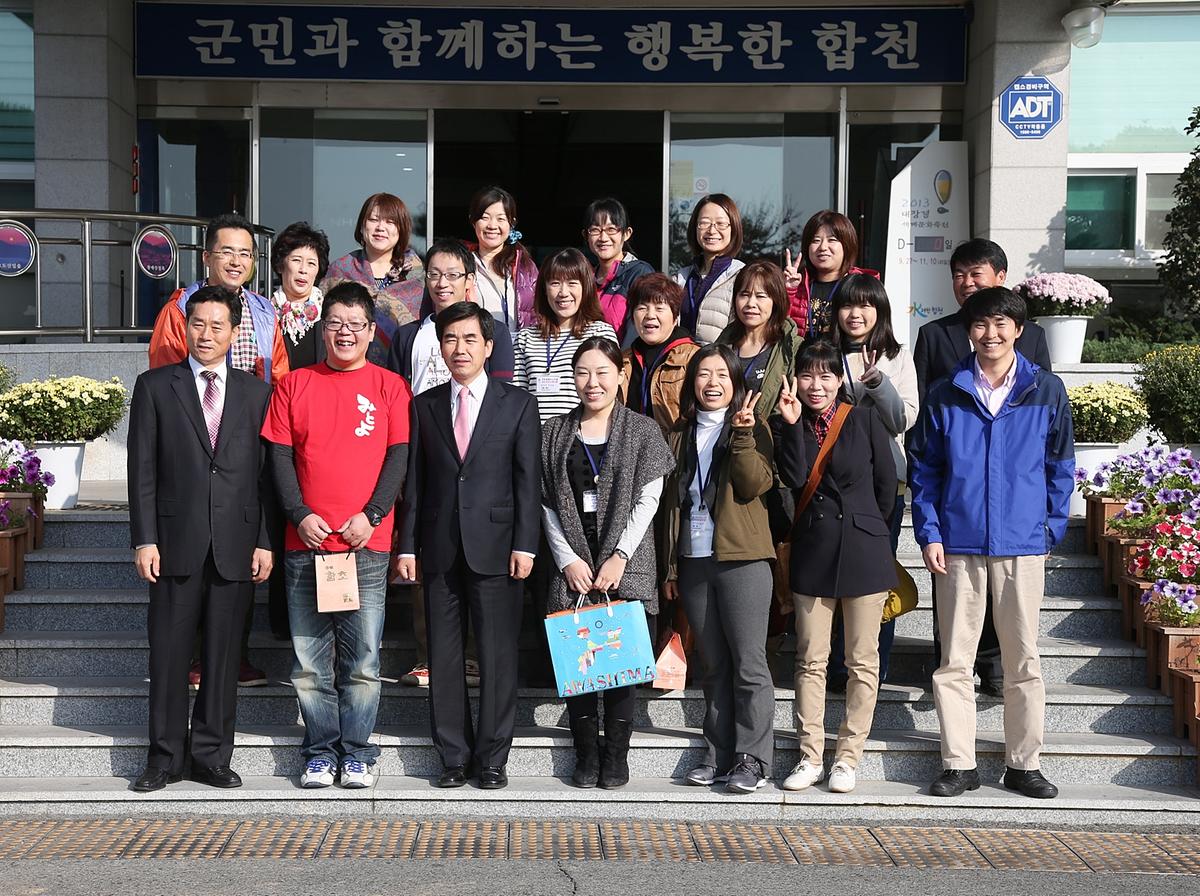 일본 미토요시공연단 군청방문