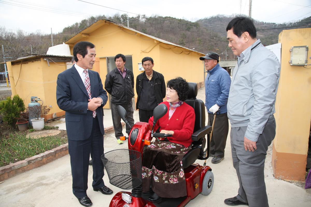 장애 활동보조기구 전달