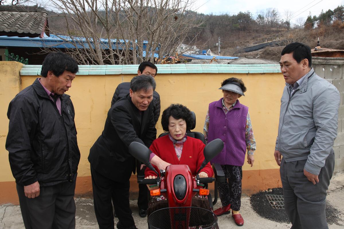 장애 활동보조기구 전달