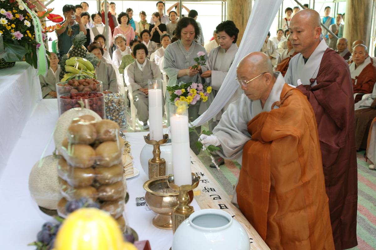 가야산 해인사 대비로전 사량법회
