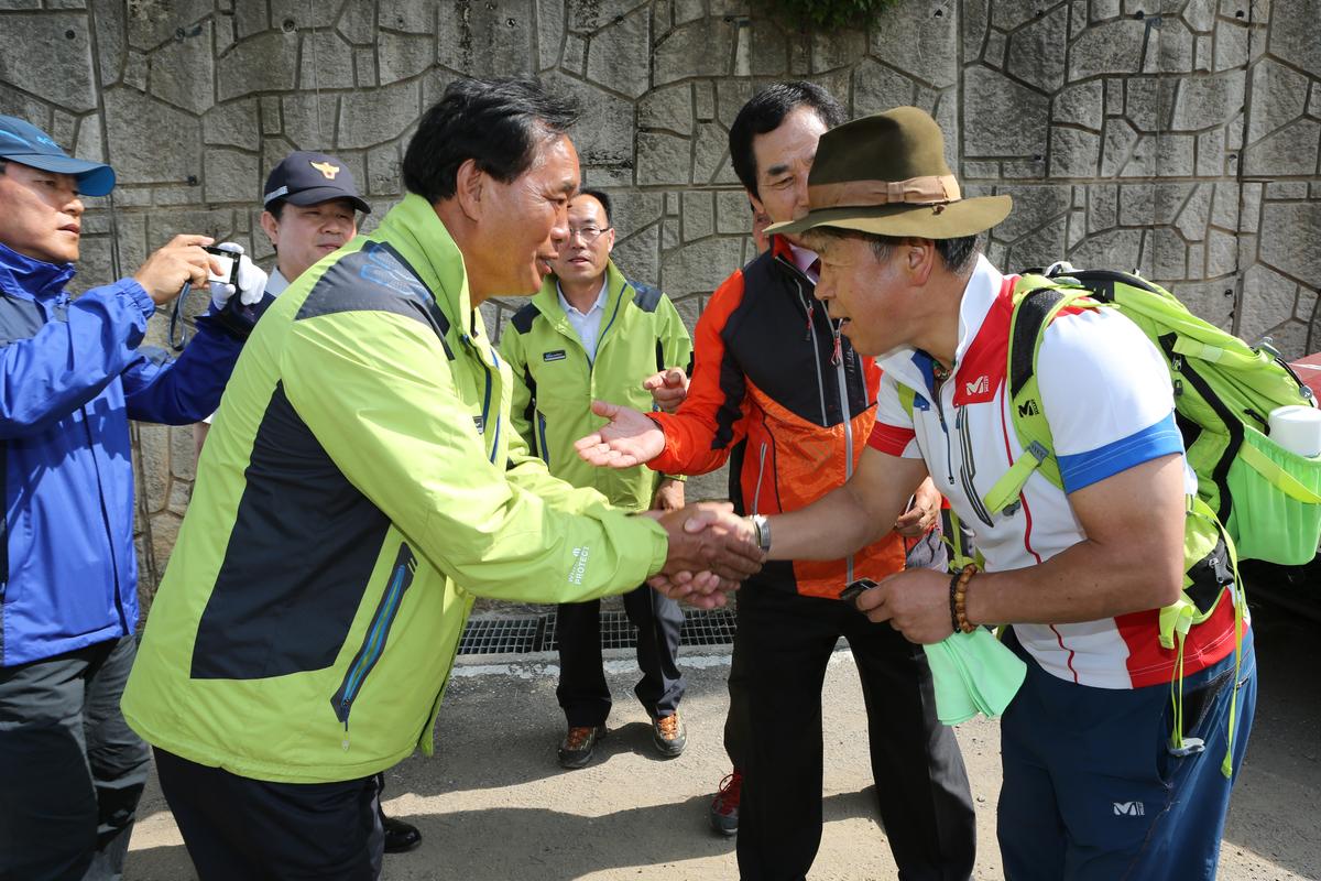 엄홍길 대장과 함께하는 한국 명산 16좌 원정대