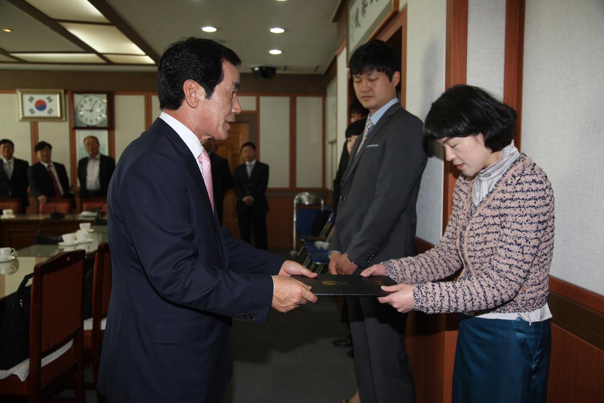 2012 4월16일 수여식