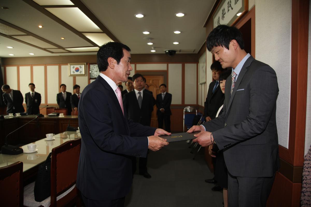 2012 4월16일 수여식
