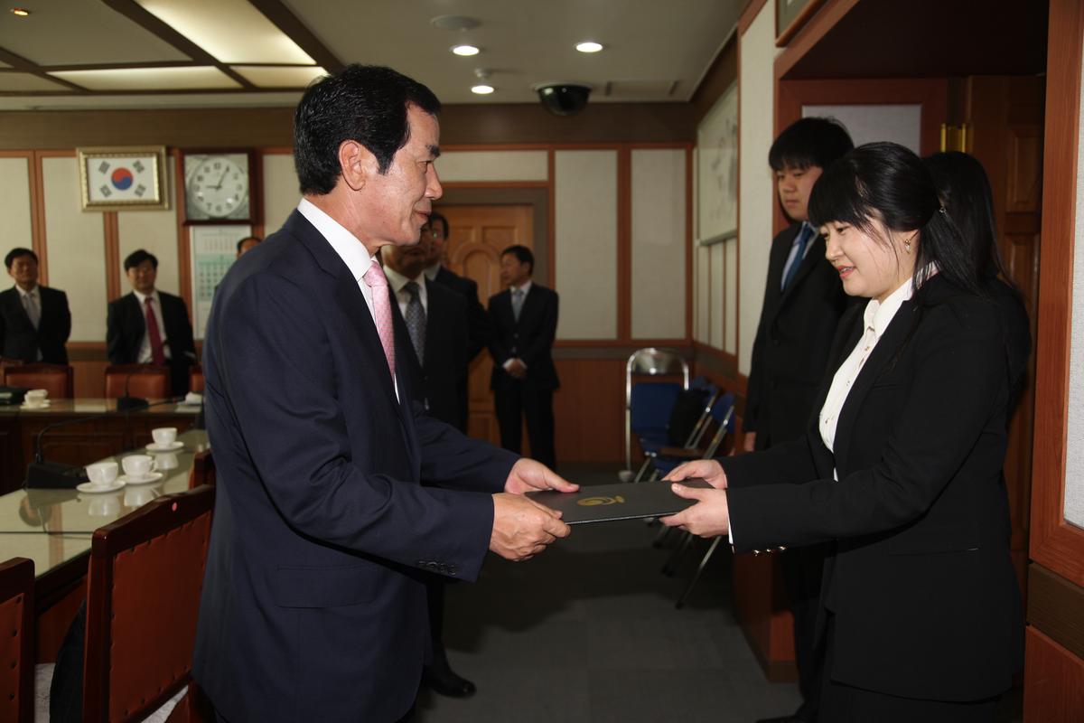 2012 4월16일 수여식