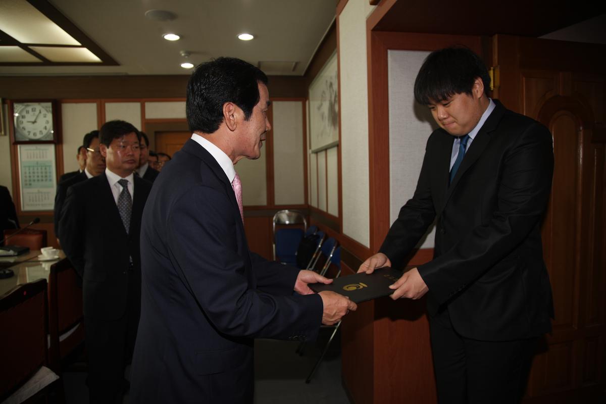 2012 4월16일 수여식