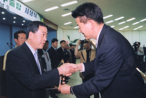 삼백만불수출탑시상