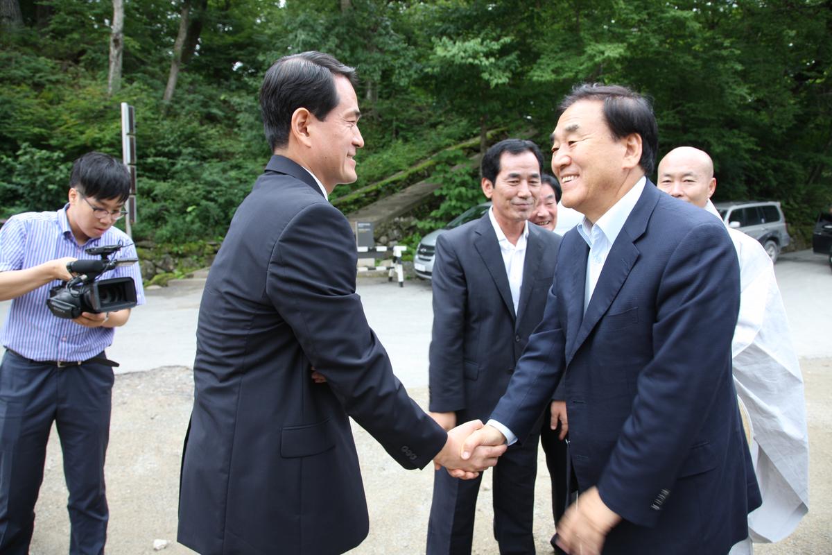 해인사 이재오 의원 방문