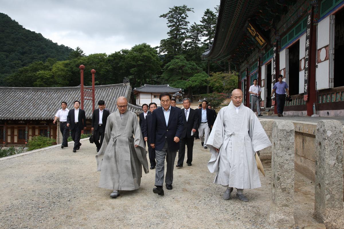 해인사 이재오 의원 방문