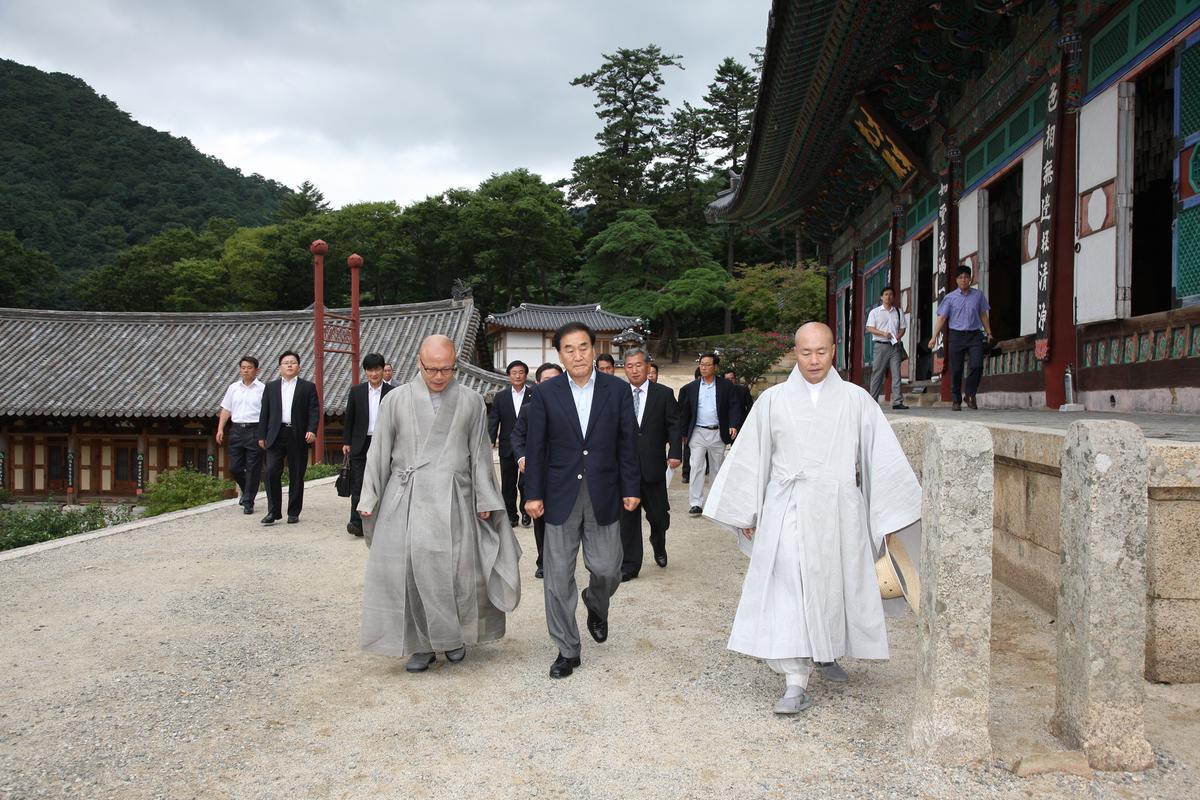 해인사 이재오 의원 방문