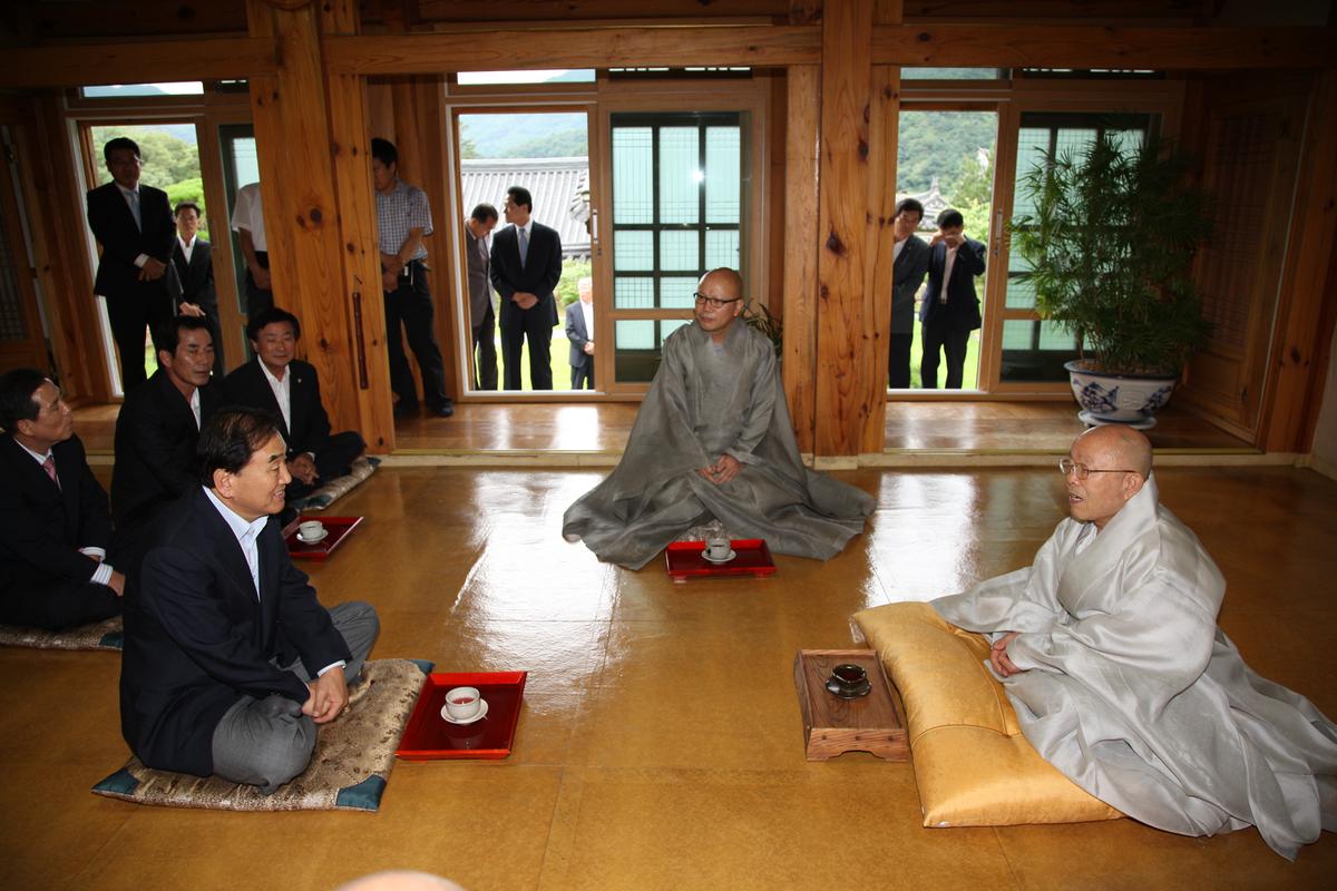 해인사 이재오 의원 방문