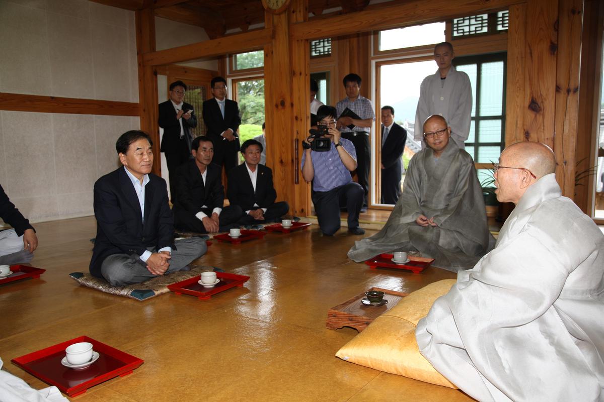 해인사 이재오 의원 방문