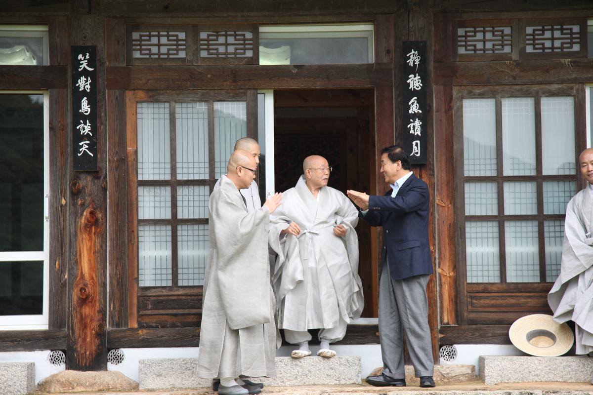 해인사 이재오 의원 방문