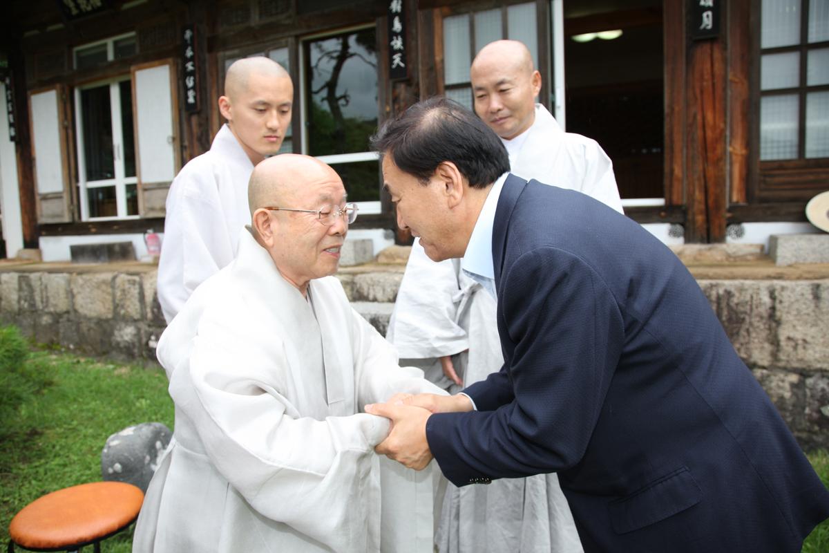 해인사 이재오 의원 방문