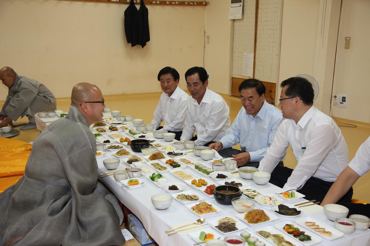 해인사 이재오 의원 방문