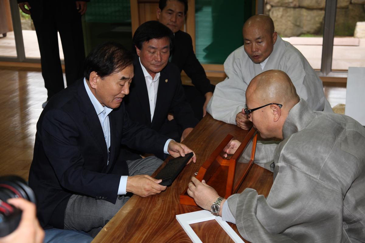 해인사 이재오 의원 방문