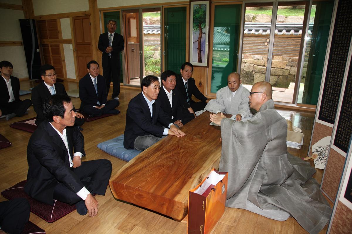 해인사 이재오 의원 방문