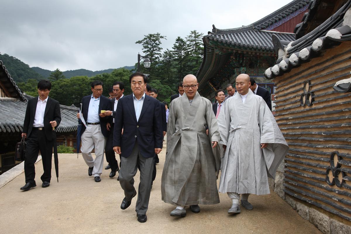 해인사 이재오 의원 방문