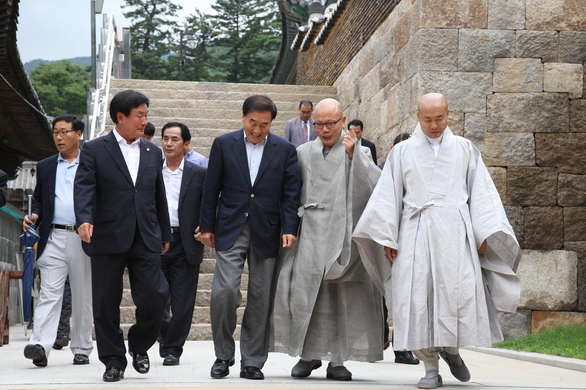 해인사 이재오 의원 방문