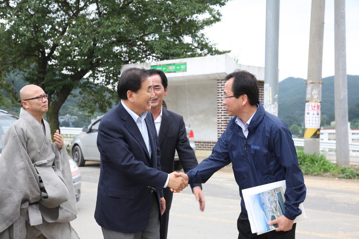 해인사 이재오 의원 방문