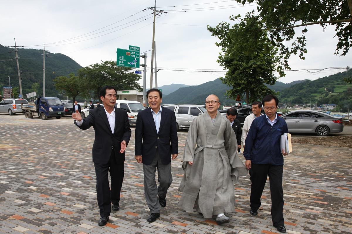 해인사 이재오 의원 방문