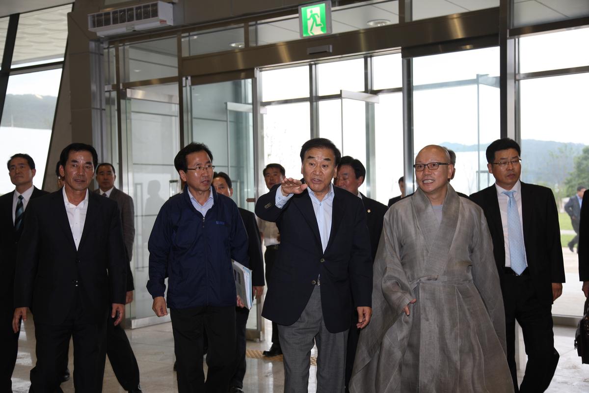 해인사 이재오 의원 방문