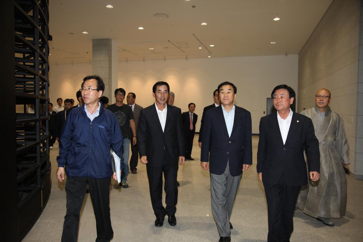 해인사 이재오 의원 방문