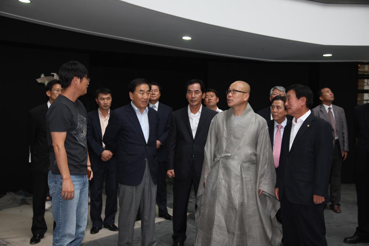 해인사 이재오 의원 방문