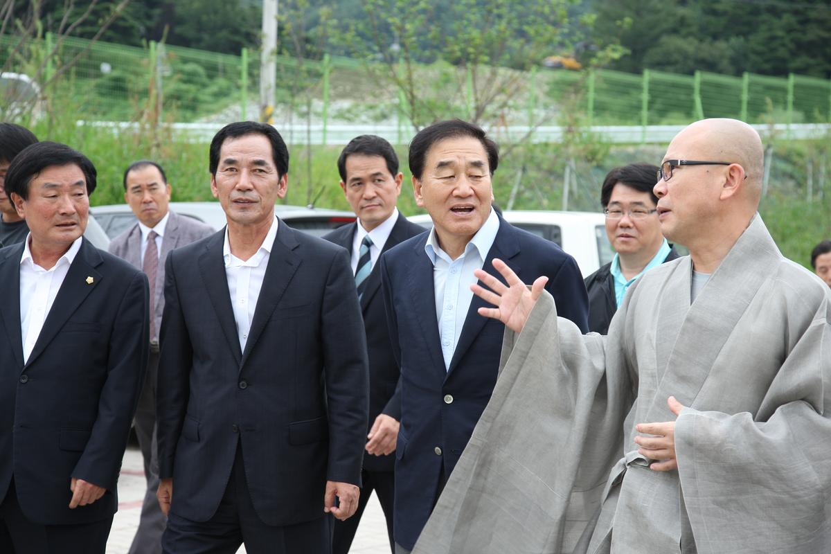 해인사 이재오 의원 방문