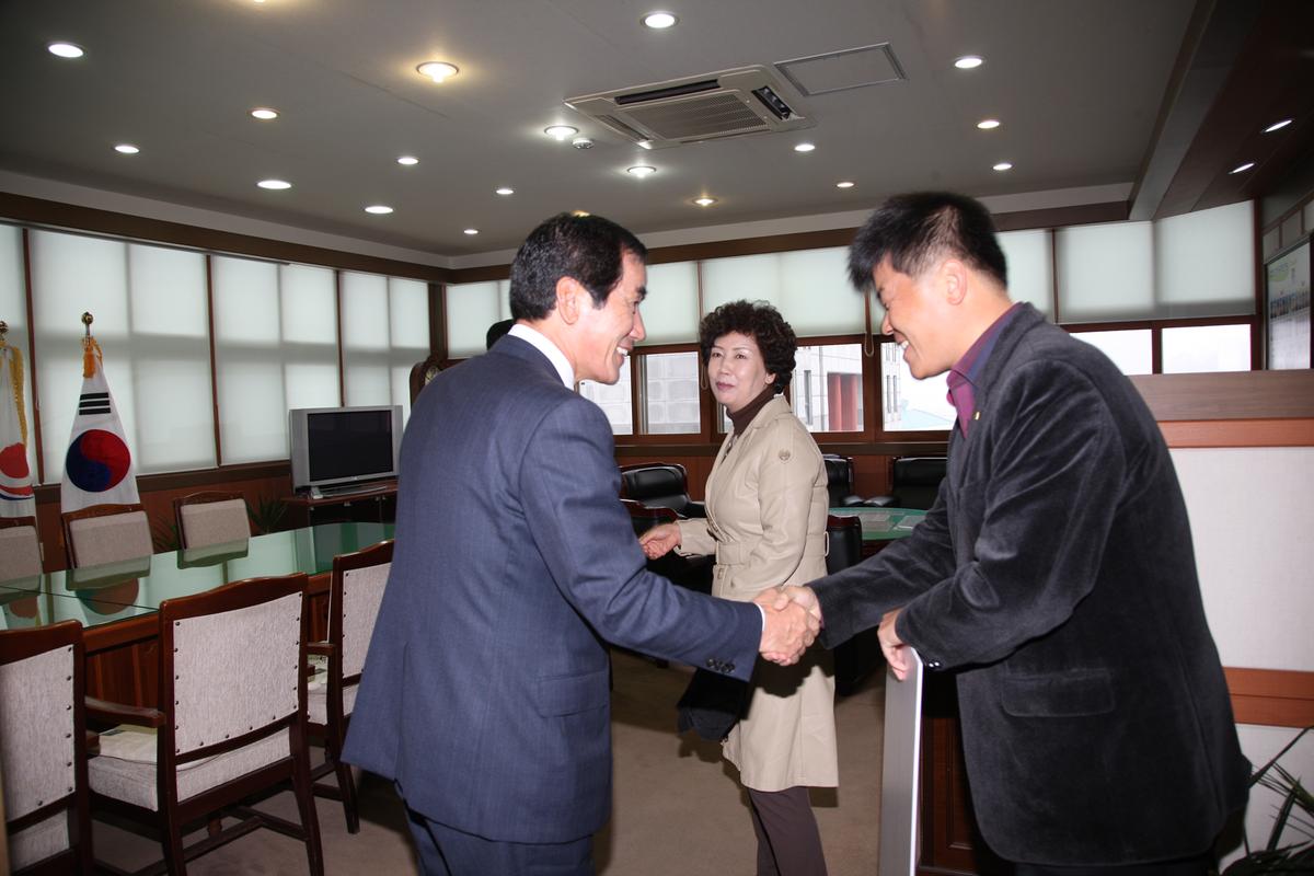 북한이탈주민돕기 성금전달