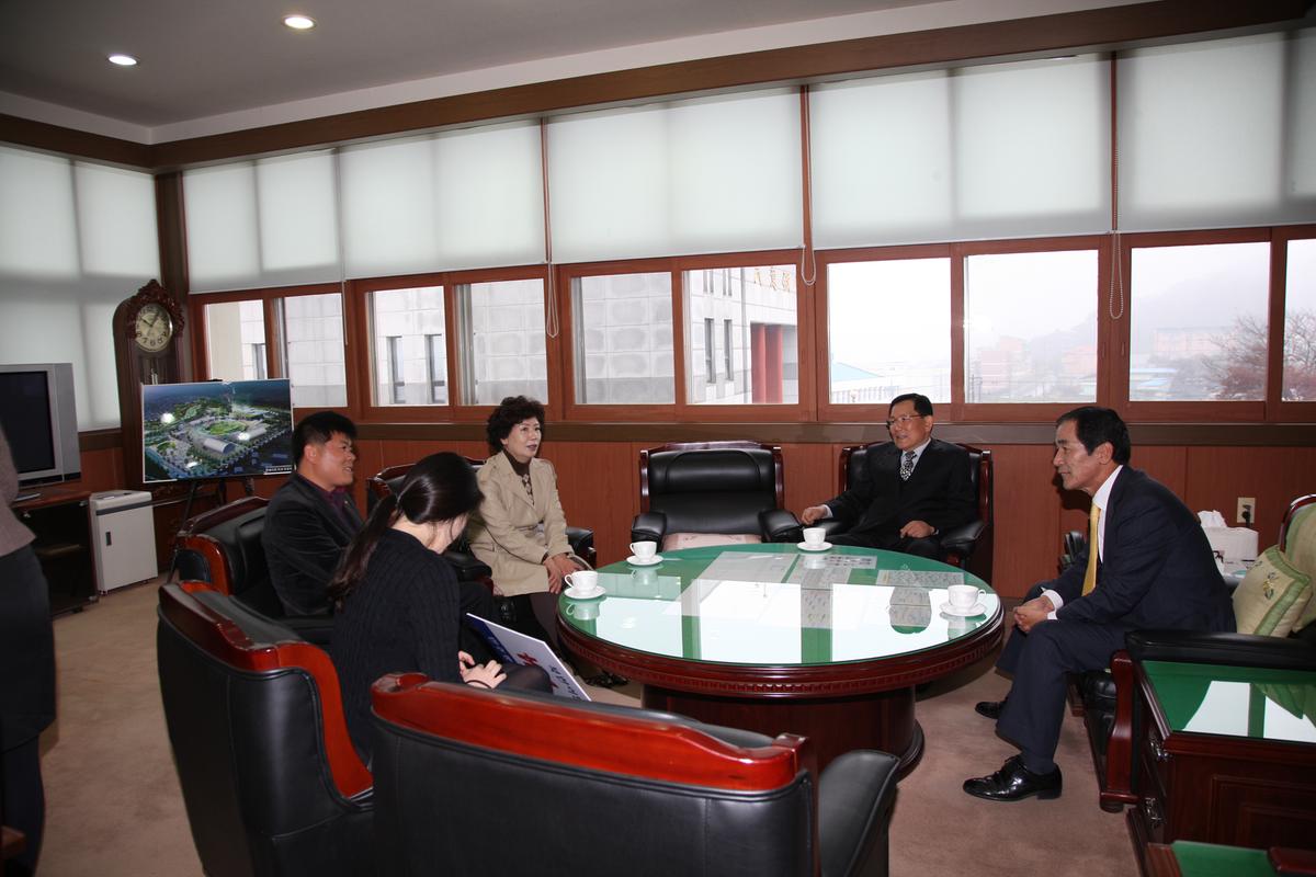 북한이탈주민돕기 성금전달