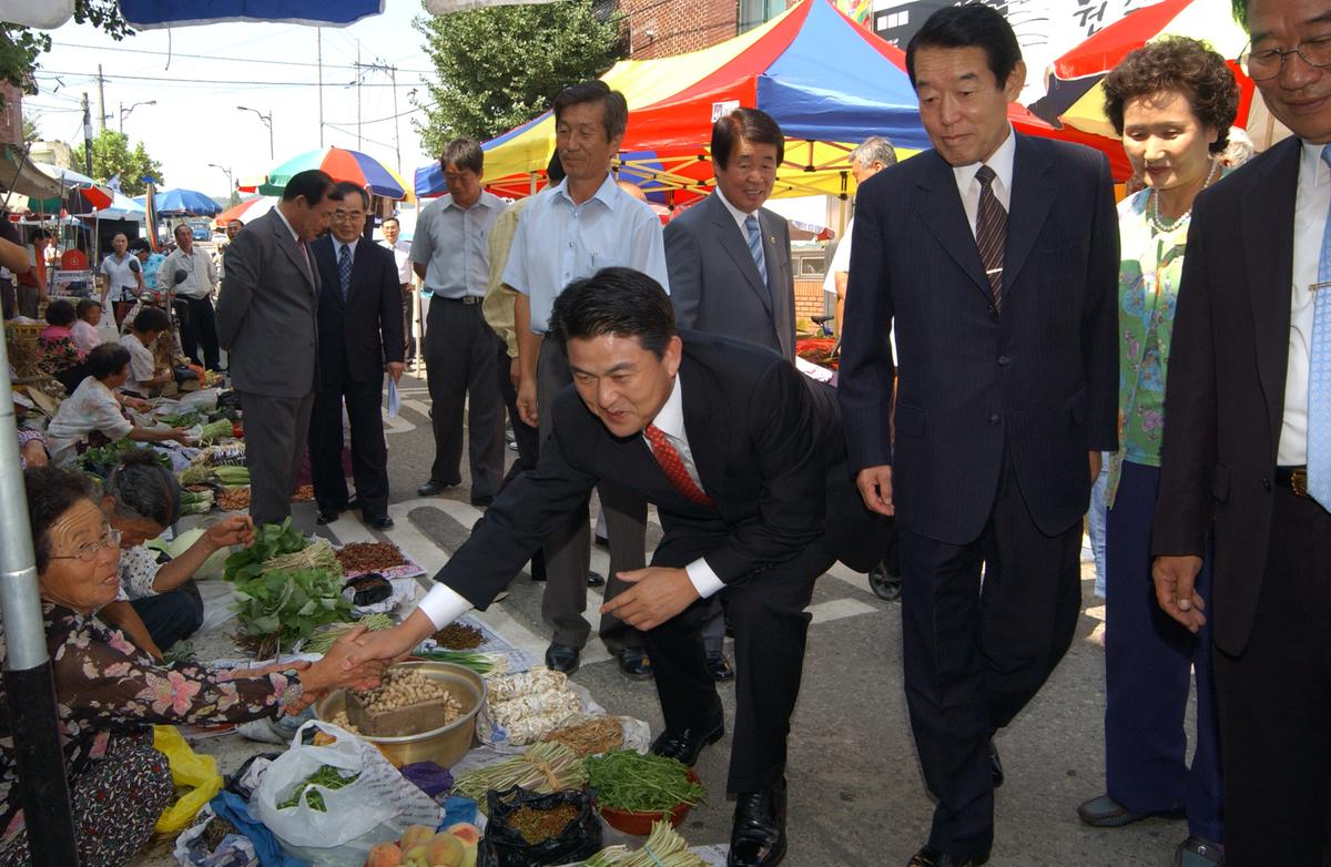 국회의원, 합천군 방문 및 시장 방문