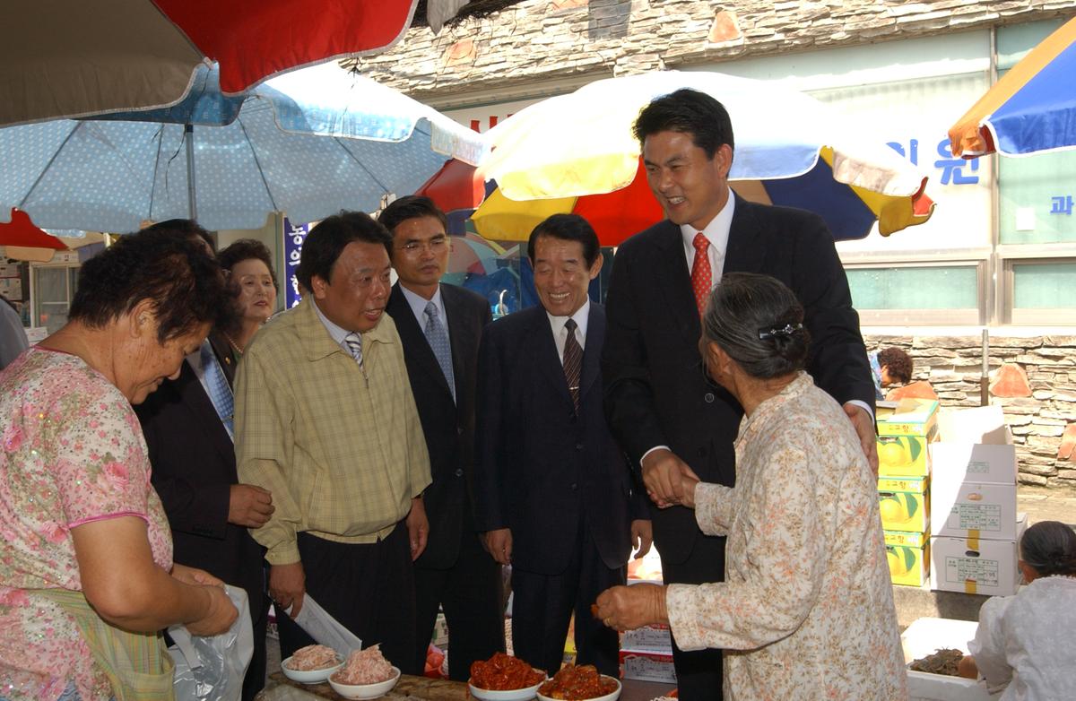 국회의원, 합천군 방문 및 시장 방문