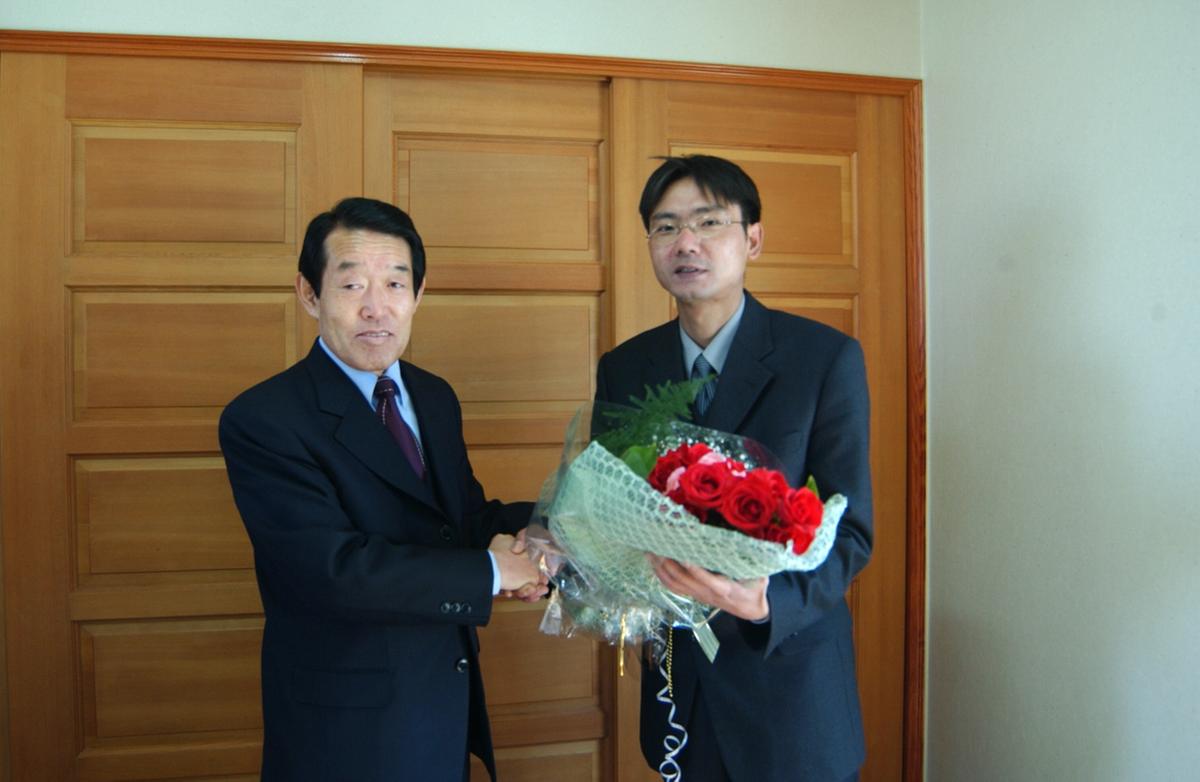 초계 유화박사학위 군수격려