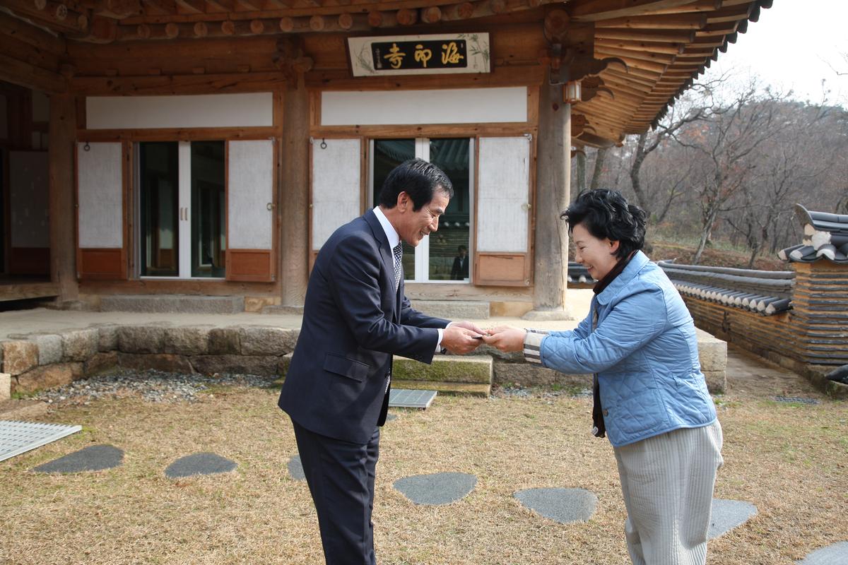 불우 이웃 돕기 성금