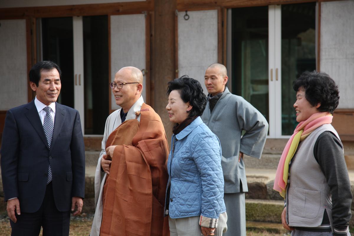 불우 이웃 돕기 성금