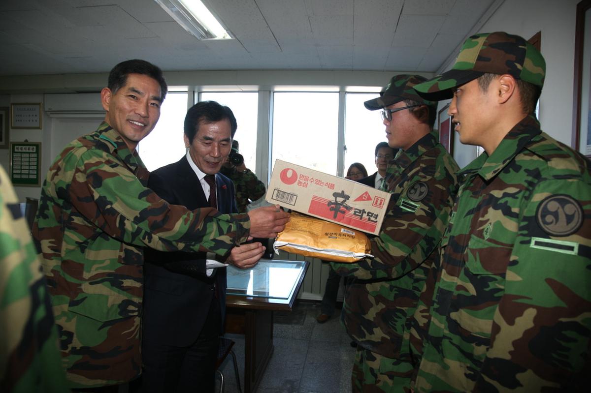 제5870부대 4대대위문