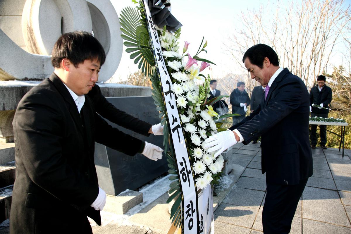충혼탑 참배