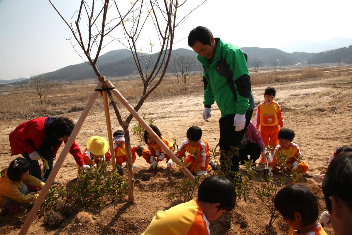 군민이행복한 나무심기