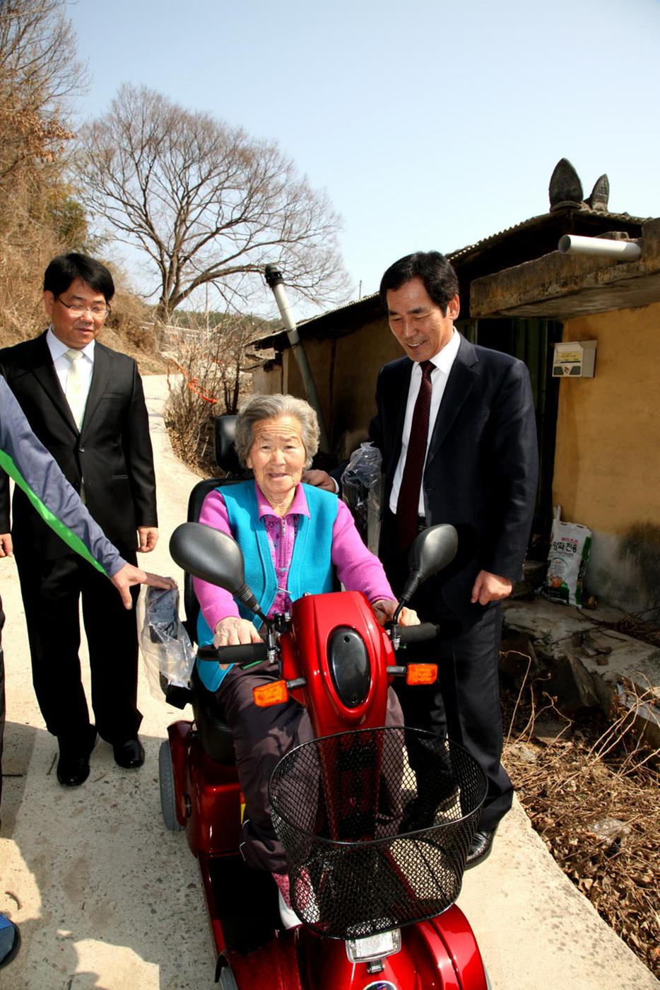 봉산이순달할머니 전기전동차전달