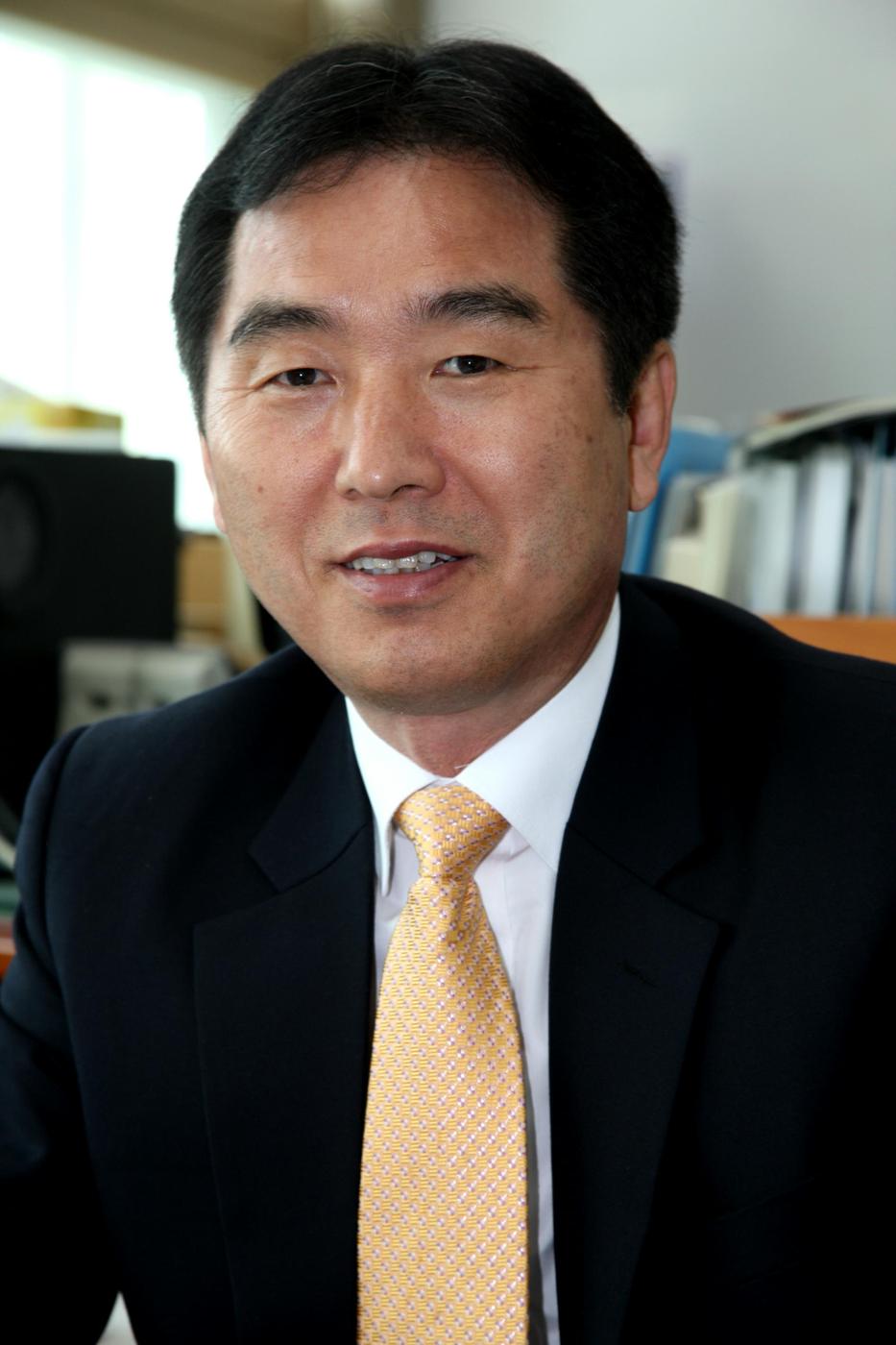김한동