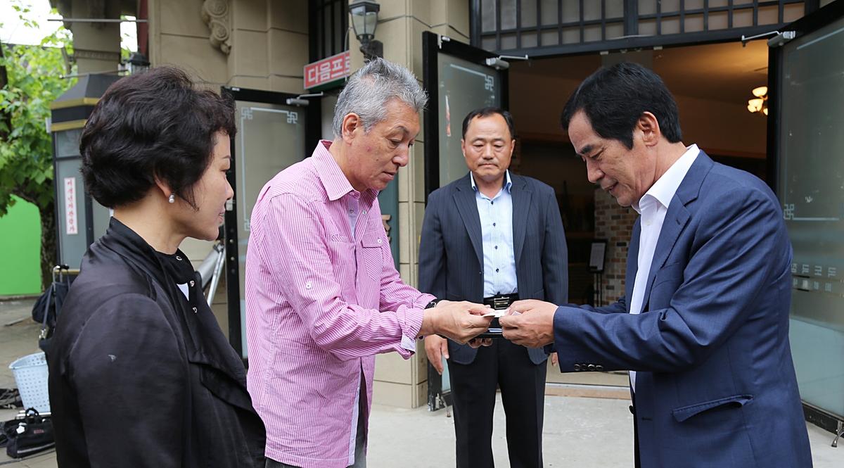 하창환군수 일본 아사히TV드라마 제작진 격려