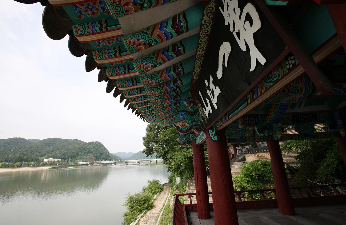 함벽루제일강산
