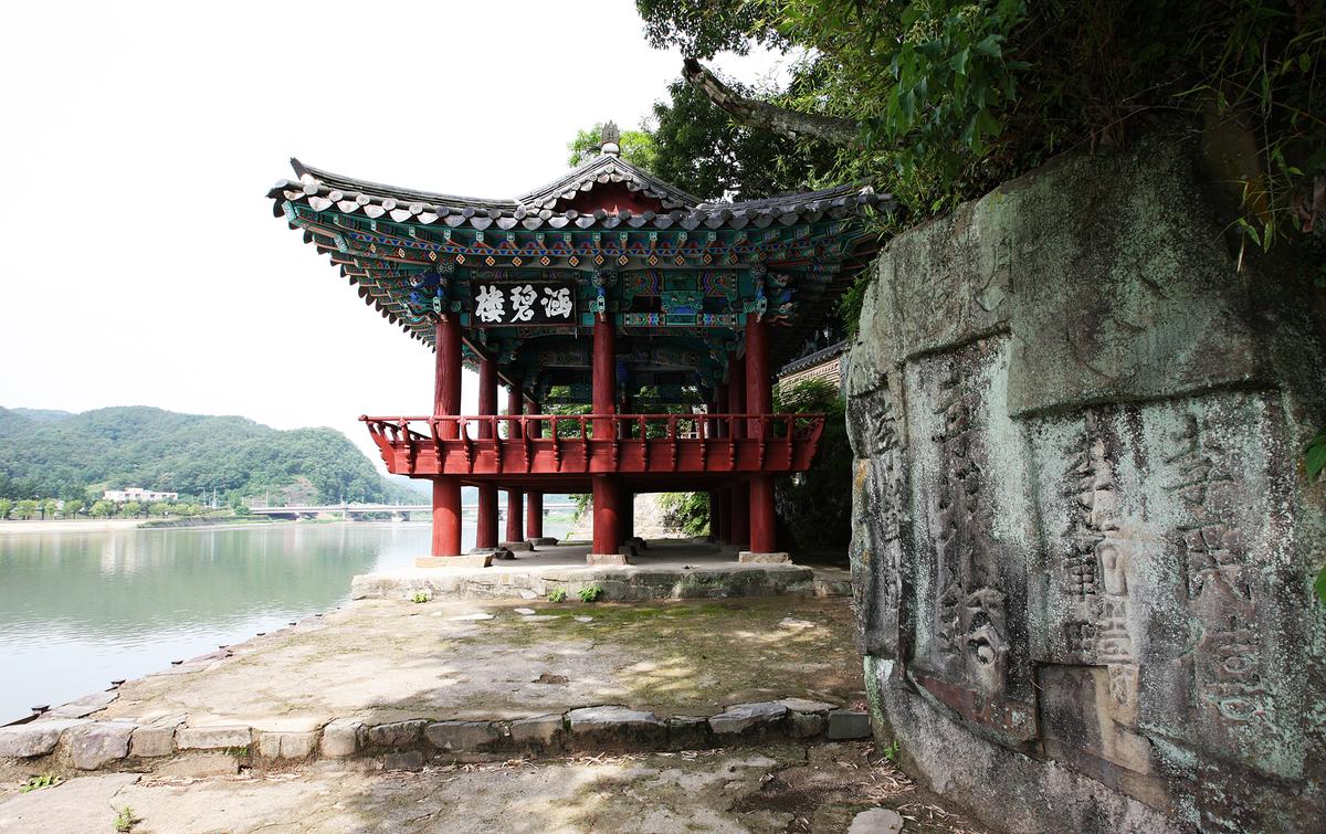 함벽루제일강산