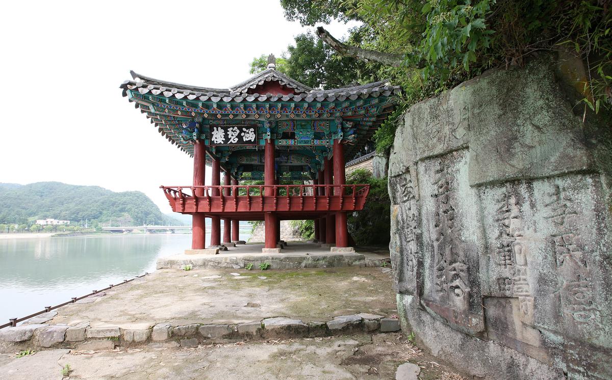 함벽루제일강산