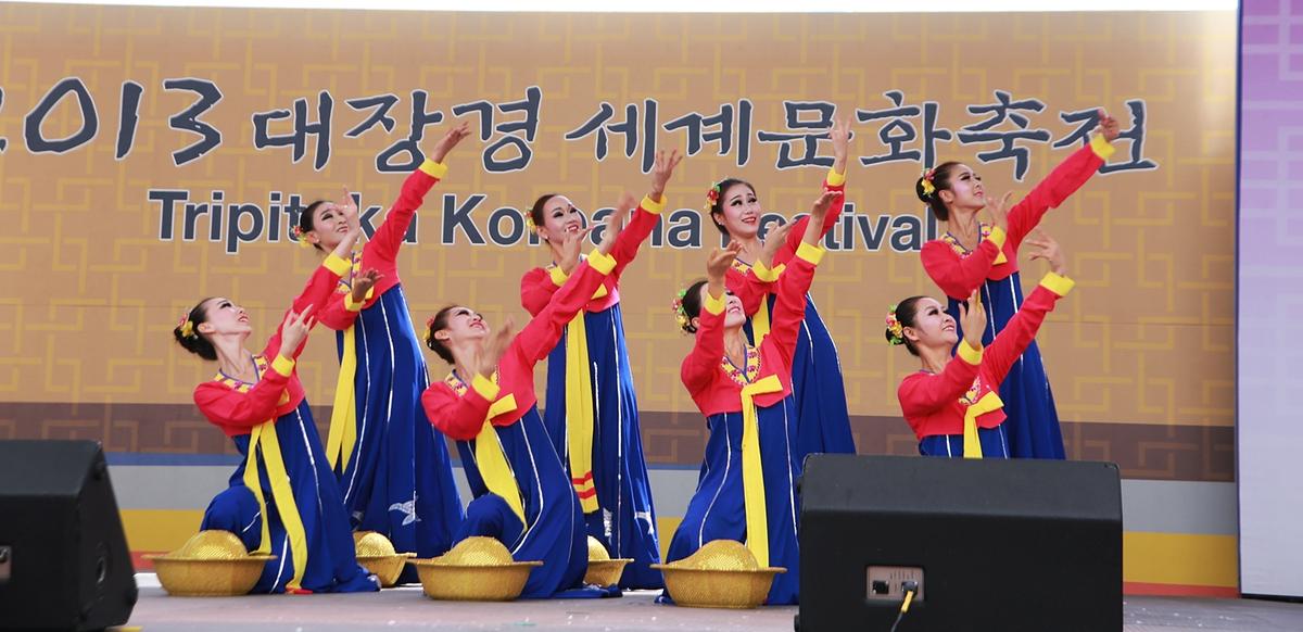 대장경세계문화축전 평양예술단 단체한복공연