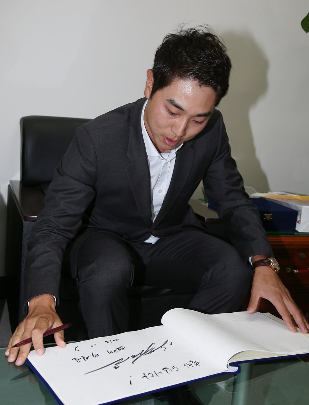 배상문프로골퍼 대장경천년축전장 방문